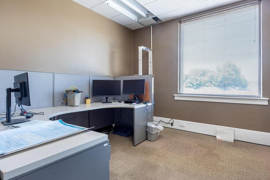 More Photos Of 240 Edwards St, Cleveland Office For Sale