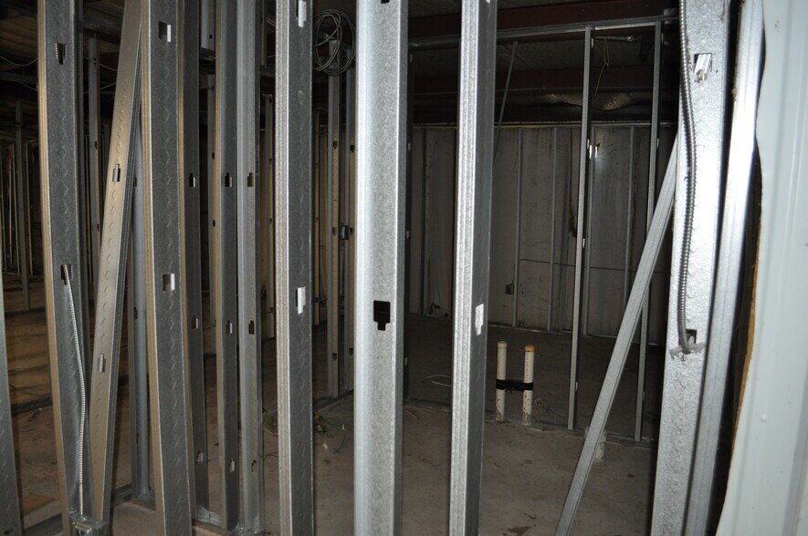 More Photos Of 1501 S Blue Bell Rd, Brenham Warehouse For Sale