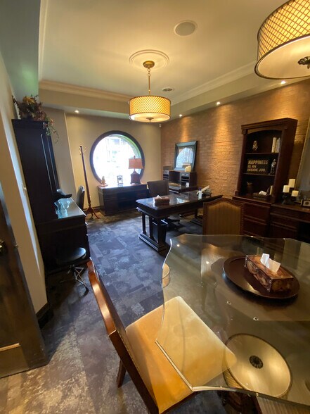 More Photos Of 424 Waterloo St, London Medical For Lease