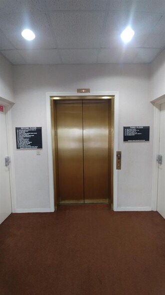 More Photos Of 50 Nashua Rd, Londonderry Office For Sale