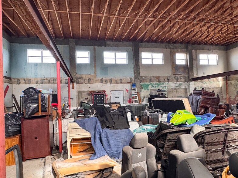 More Photos Of 701 W King St, Cocoa Warehouse For Sale