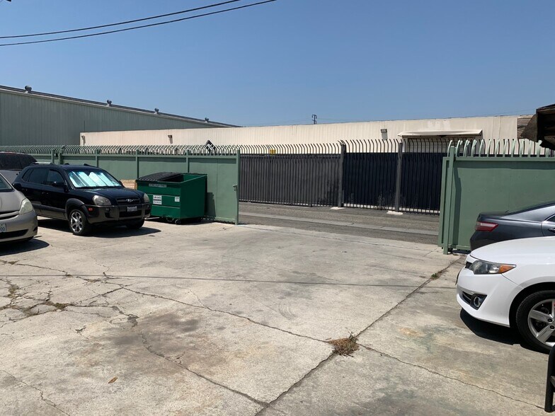 More Photos Of 15505-15515 Minnesota Ave, Paramount Warehouse For Lease