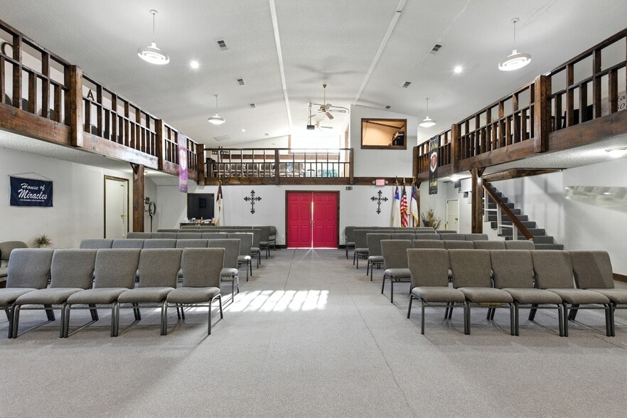 More Photos Of 303 N Pond St, Toccoa Religious Facility For Sale