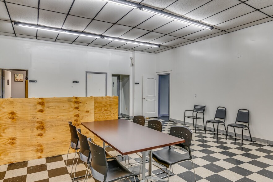 More Photos Of 3571/3585 McGehee Rd, Montgomery Restaurant For Sale