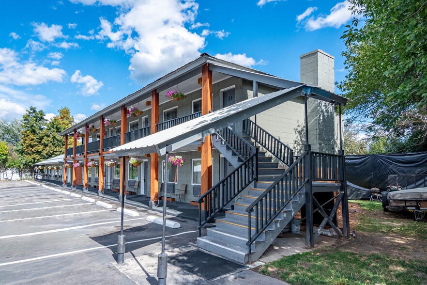 More Photos Of 31901 US Highway 2, Libby Hotel For Sale