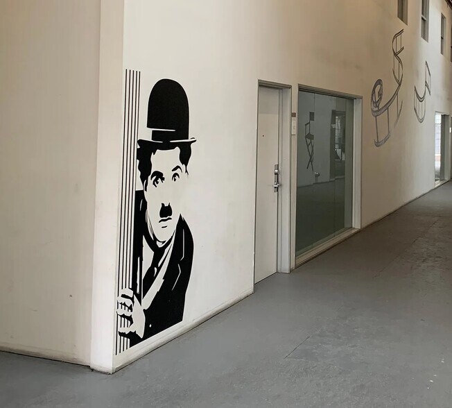 More Photos Of 5176 Santa Monica Blvd, Los Angeles Loft Creative Space For Lease