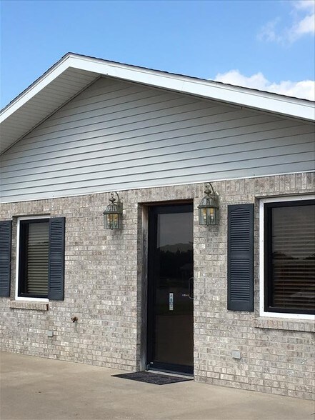 More Photos Of 711 N Center St, Shelbina Hotel For Sale