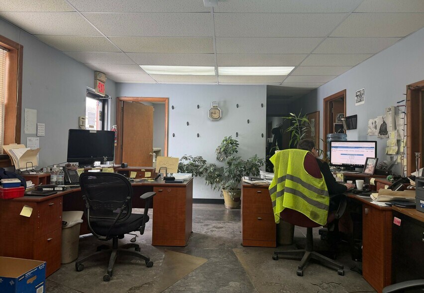 More Photos Of 200 N 1st St, Stroudsburg Warehouse For Lease