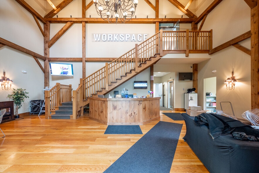 More Photos Of 16-18 Trowbridge Dr, Bethel Light Manufacturing For Sale