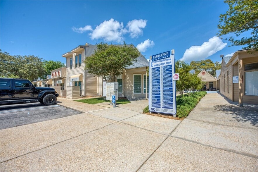 More Photos Of 913 Gulf Breeze Pky, Gulf Breeze Storefront Retail Office For Sale