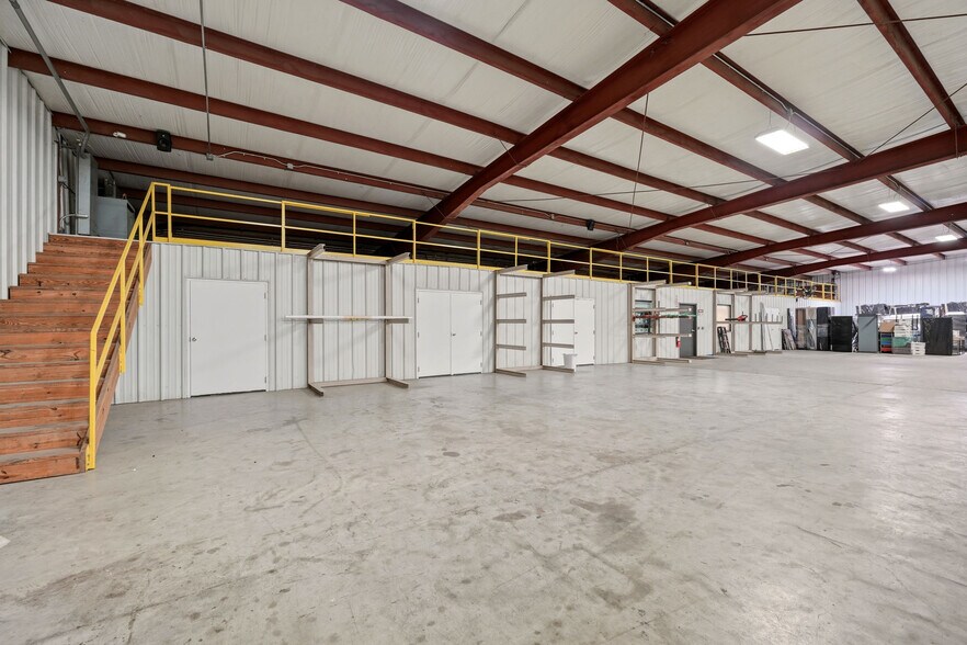 More Photos Of 4122 Hwy 90 Alt, Altair Light Distribution For Lease