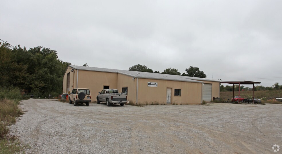 More Photos Of 1810 Barnett Dr, Weatherford Warehouse For Lease