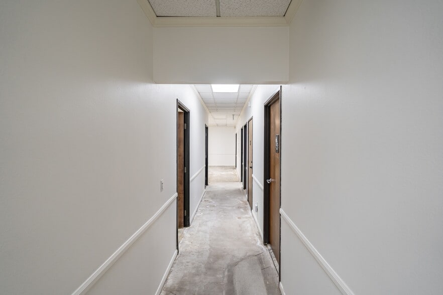 More Photos Of 23241 S Pointe Dr, Laguna Hills Office For Sale