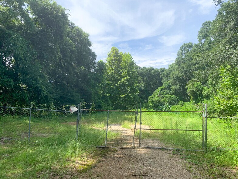 More Photos Of 7010 Moffett Rd, Mobile Industrial For Sale