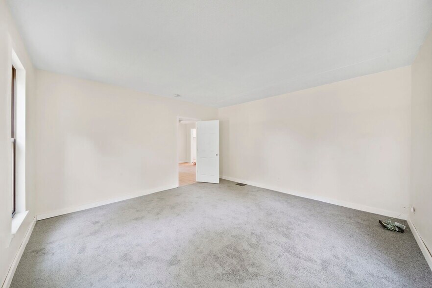 More Photos Of 15379 Howard Rd, Hanover Flex For Sale