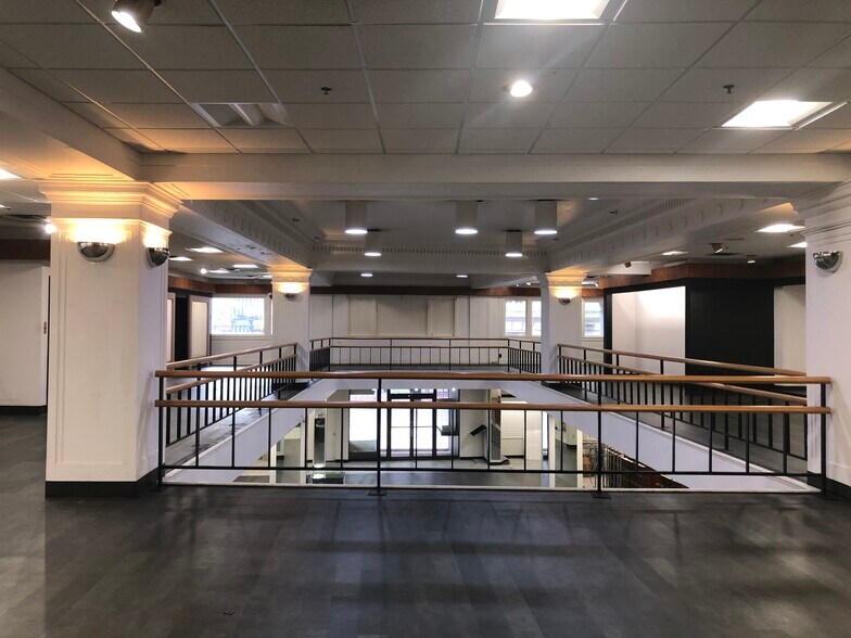 More Photos Of 230 Carondelet St, New Orleans Office For Lease