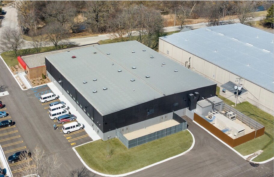More Photos Of 2700 Auburn Ct, Auburn Hills Warehouse For Lease