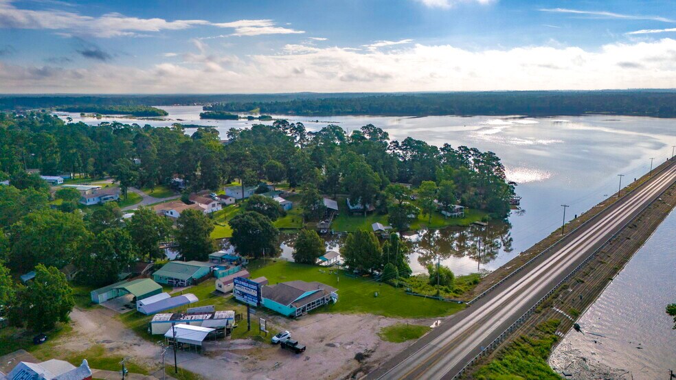 More Photos Of 13050 U.S. 190 hwy, Onalaska Freestanding For Sale