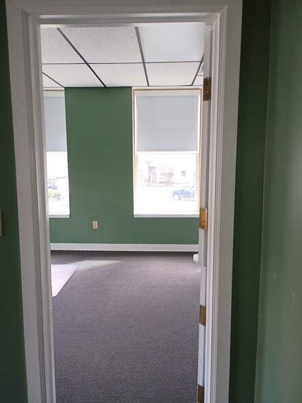 More Photos Of 40 Monument Sq, Urbana Storefront Retail Office For Lease