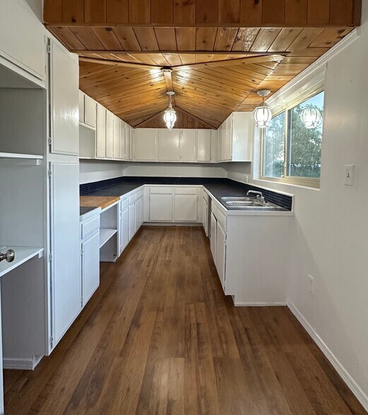 More Photos Of 110 N Santa Cruz Ave, Los Gatos Storefront Retail Office For Lease