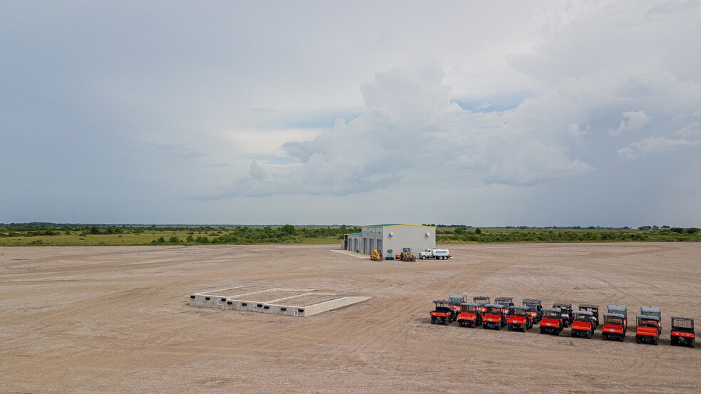 More Photos Of 7044 Interstate 10, Sealy Distribution For Sale