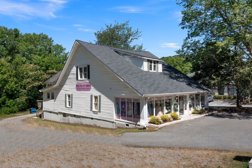 More Photos Of 9010 Main St, Woodstock Freestanding For Sale