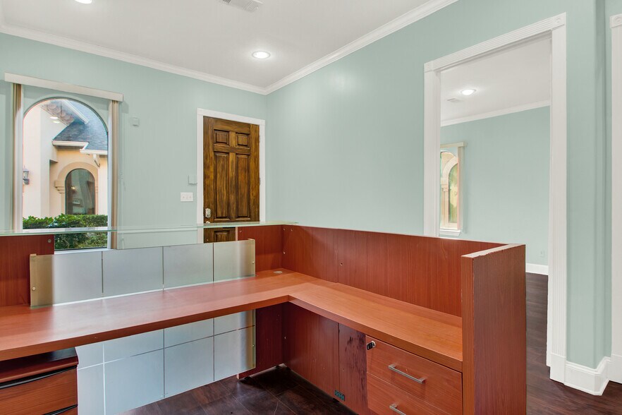 More Photos Of 12818 Willow Centre, Houston Office Residential For Sale