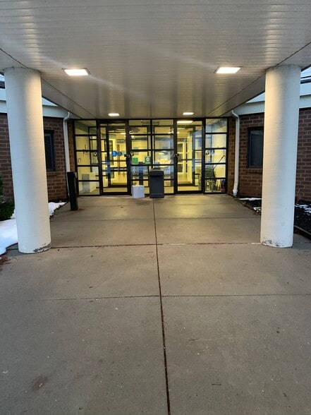 More Photos Of 3156 Dustin Rd, Oregon Medical For Lease