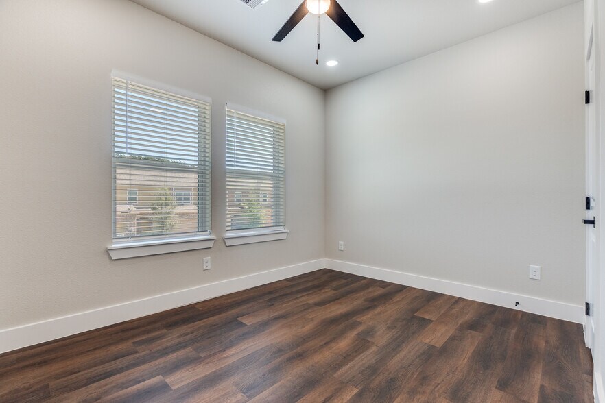 More Photos Of 6655 Mountain Trl, Dallas Apartments For Sale