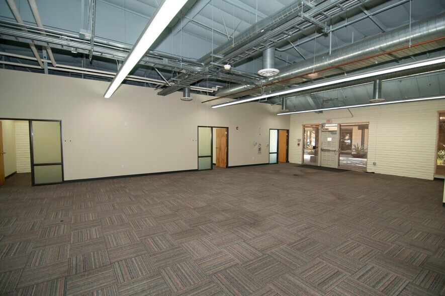 More Photos Of 540 W Woodbury Rd, Altadena Office For Lease