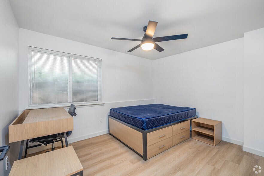 More Photos Of 4719 15th Ave NE, Seattle Apartments For Sale