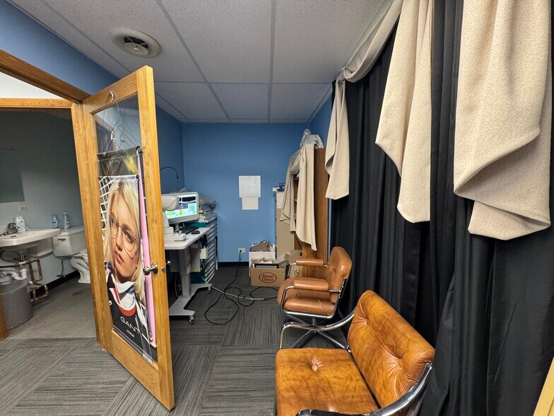 More Photos Of 34 N Island Ave, Batavia Medical For Lease