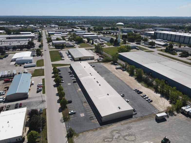 More Photos Of 1101-1119 Ashwaubenon St, Green Bay Service For Lease