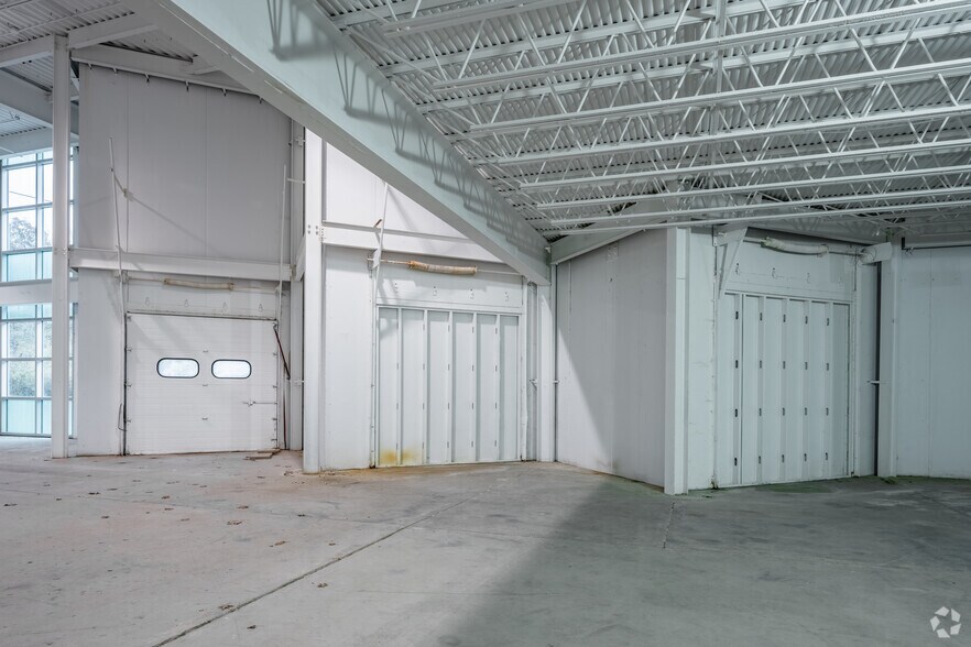 More Photos Of 173 Industry Dr, Pittsburgh Showroom For Lease