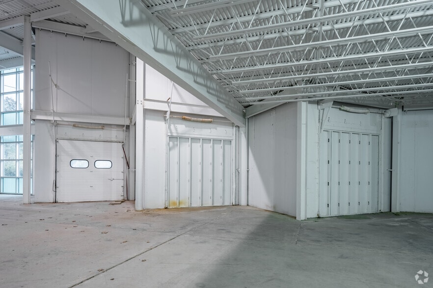 More Photos Of 173 Industry Dr, Pittsburgh Showroom For Sale