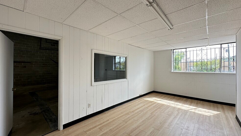 More Photos Of 816-824 2nd Ct W, Birmingham Manufacturing For Lease