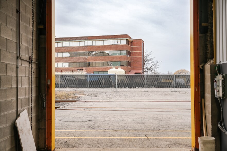 More Photos Of 3363 Davis Rd, Thorold Warehouse For Lease