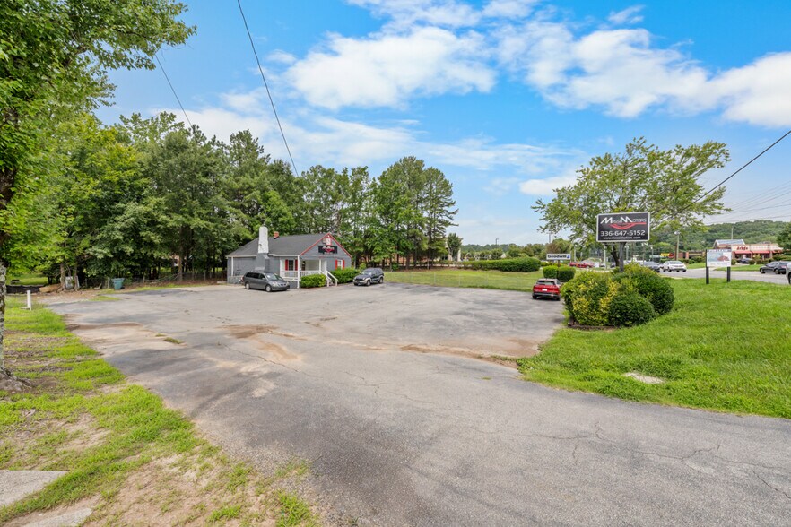 More Photos Of 5265 N Roxboro St, Durham Freestanding For Lease