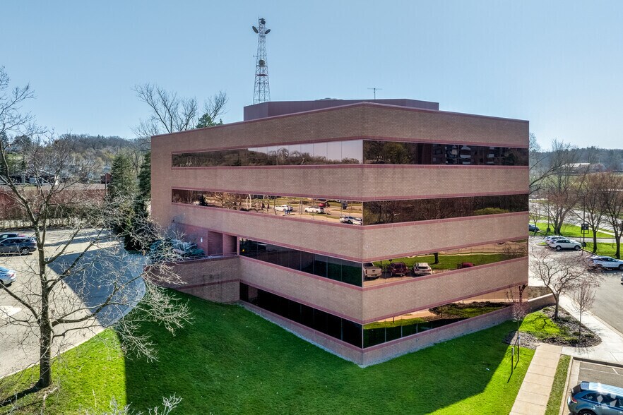 More Photos Of 555 W Crosstown Pky, Kalamazoo Office For Lease