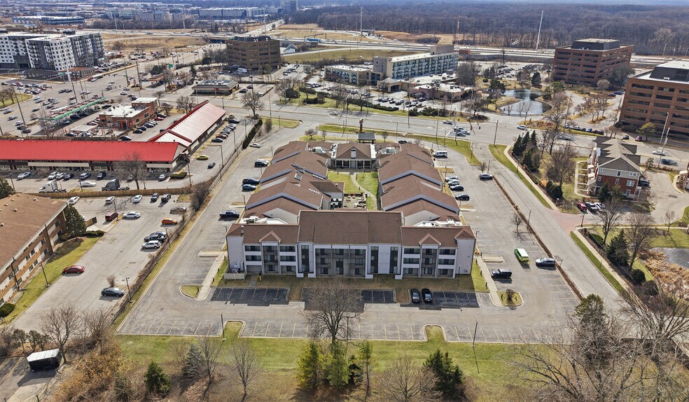 More Photos Of 100 West Algonquin Rd, Arlington Heights Hotel For Sale