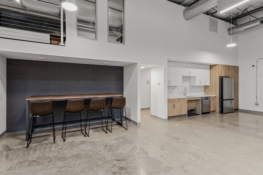 More Photos Of 1380 River Bend Dr, Dallas Office For Sale