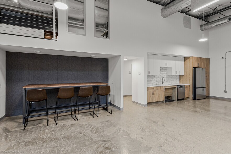 More Photos Of 1380 River Bend Dr, Dallas Office For Sale