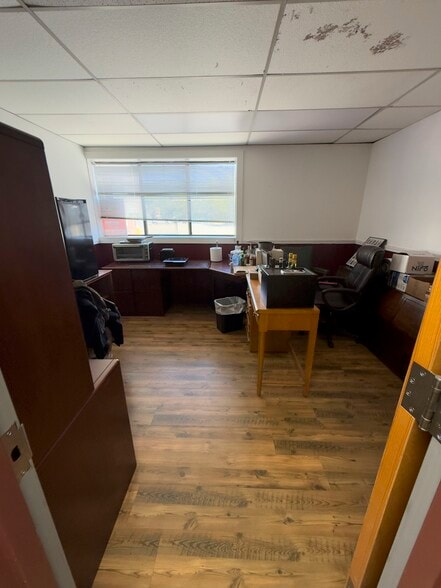 More Photos Of 75 Research Dr, Stamford Manufacturing For Lease