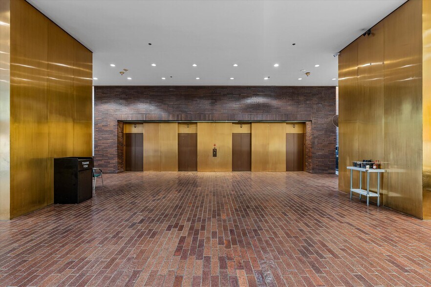 More Photos Of 400 Texas St, Shreveport Office For Sale