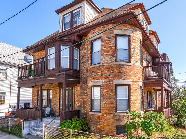 More Photos Of 5 Wave way, Winthrop Apartments For Sale