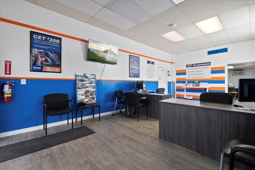 More Photos Of 2008 Okeechobee Blvd, West Palm Beach Auto Dealership For Sale