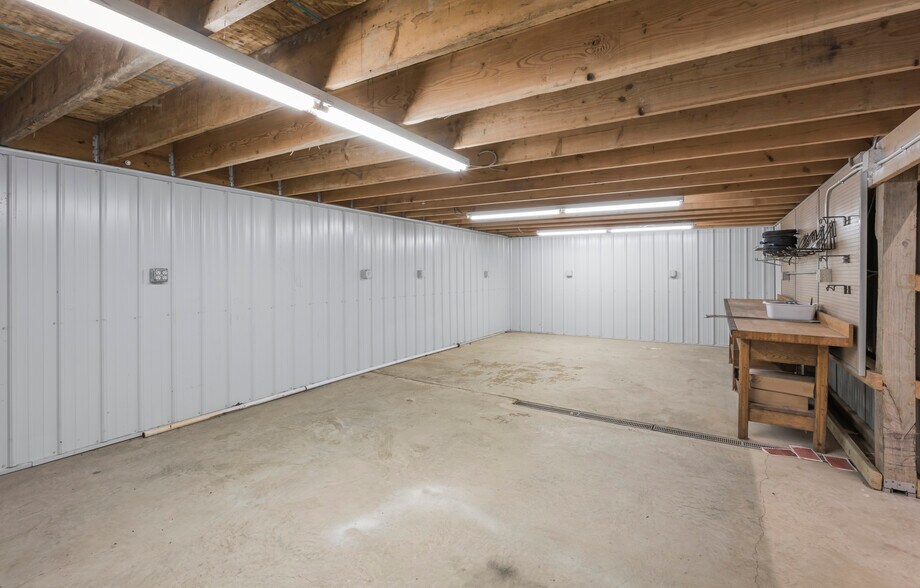 More Photos Of 90917 240th St, Austin Light Distribution For Sale