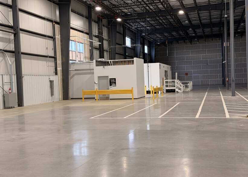 More Photos Of 211 Watkins Rd, Battle Creek Distribution For Lease