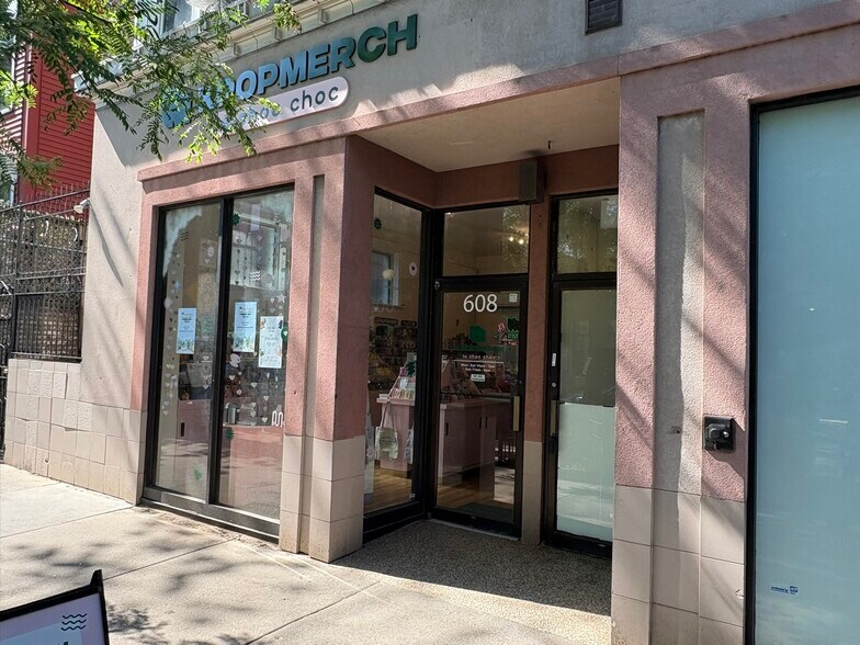 More Photos Of 608 W Briar Pl, Chicago Manufactured Housing Mobile Home Park For Lease