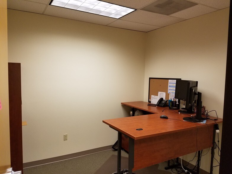 More Photos Of 7200 NE 41st St, Vancouver Office For Lease